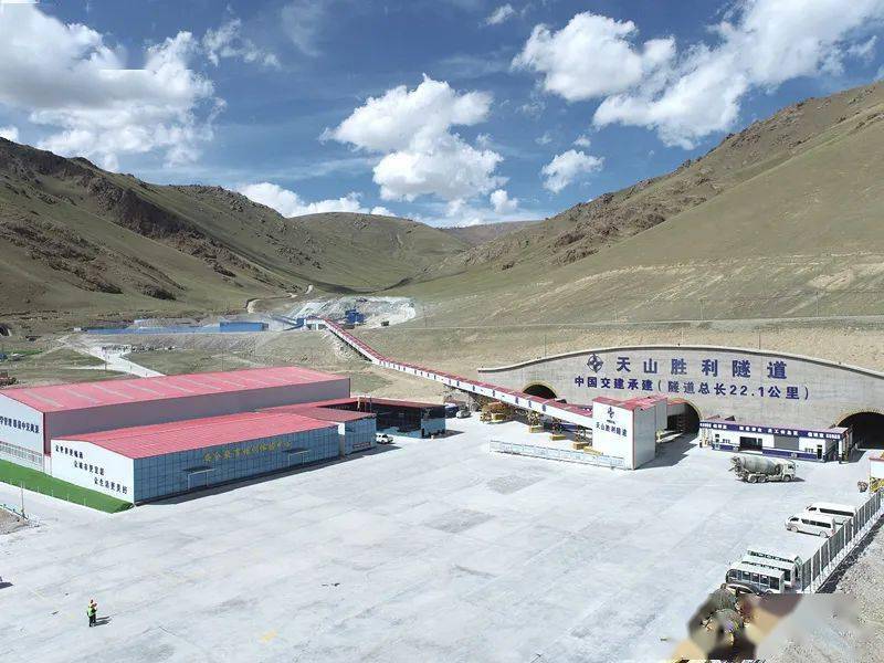 通往新疆的列車(chē)(圖1) 通往新疆的列車(chē)(圖1)